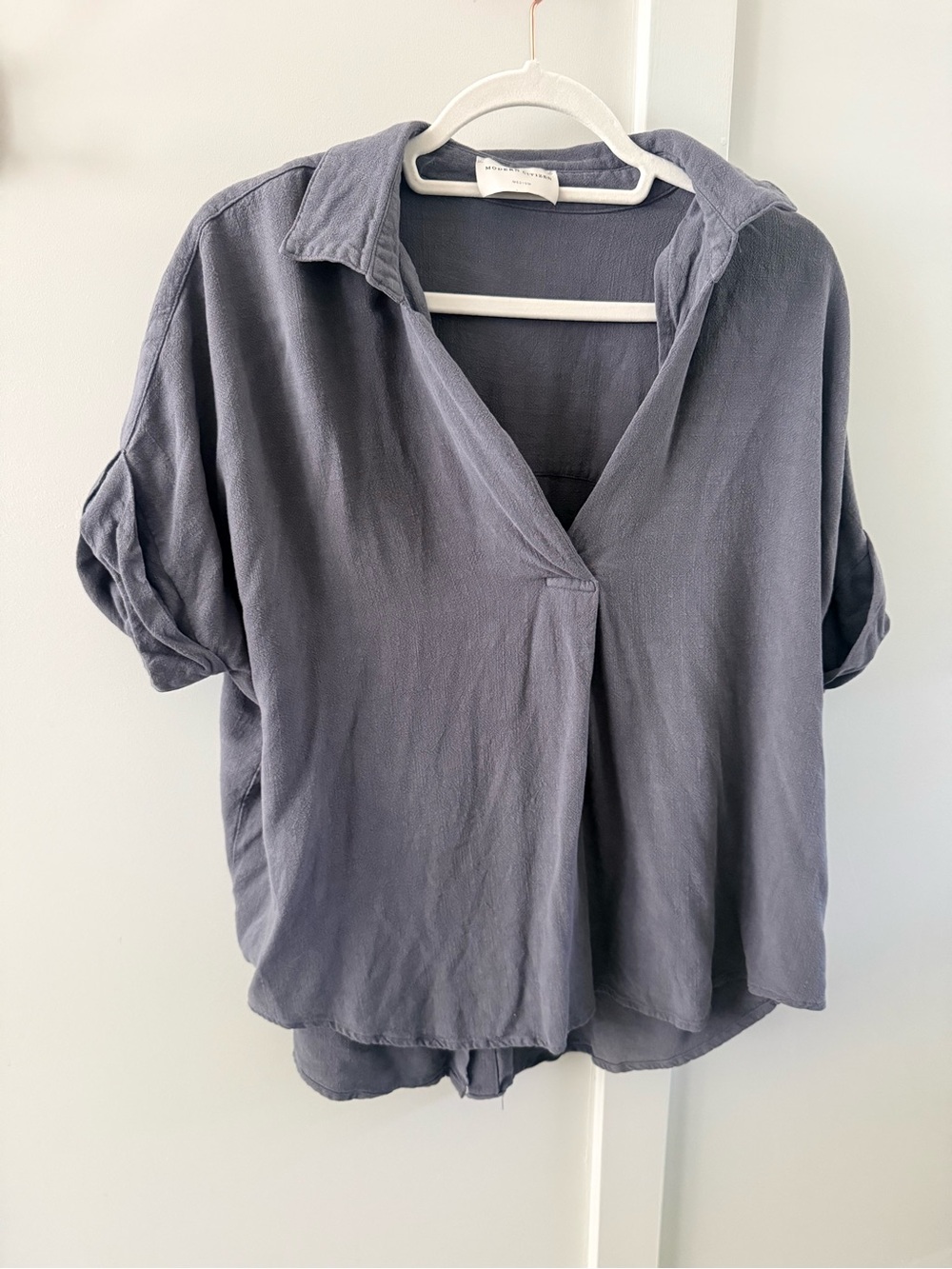 Relaxed V-Neck Short Sleeve Top in Slate